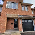 Cozy 3 Bedroom Town House 20 Min From Ottawa Down Town And Airport
