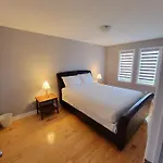 Cozy 3 Bedroom Town House 20 Min From Ottawa Down Town And Airport