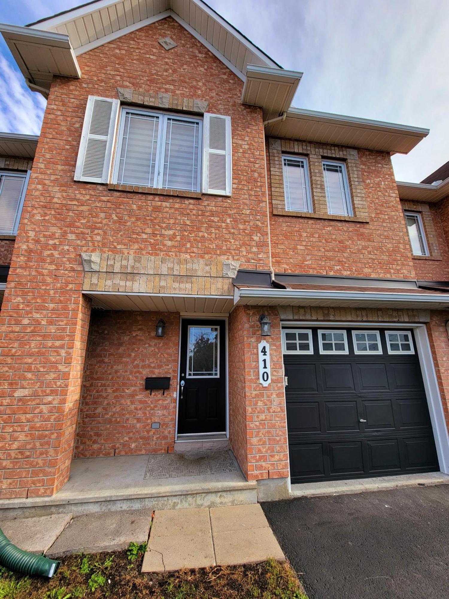 Cozy 3 Bedroom Town House 20 Min From Down Town And Airport * Ottawa